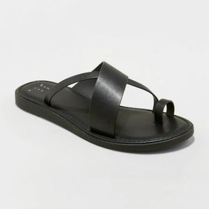 NEW! Black Toe-Ring Style Crisscross Sandals